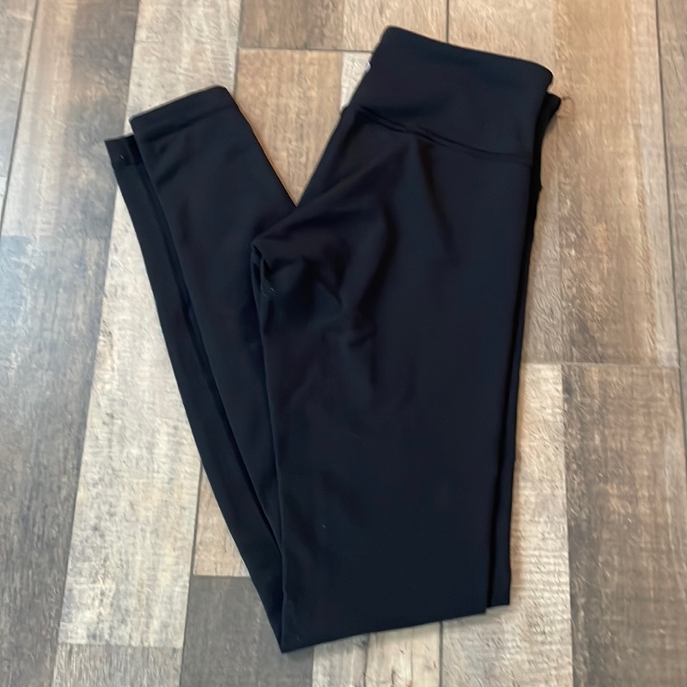 Lululemon black wunder under leggings size 6